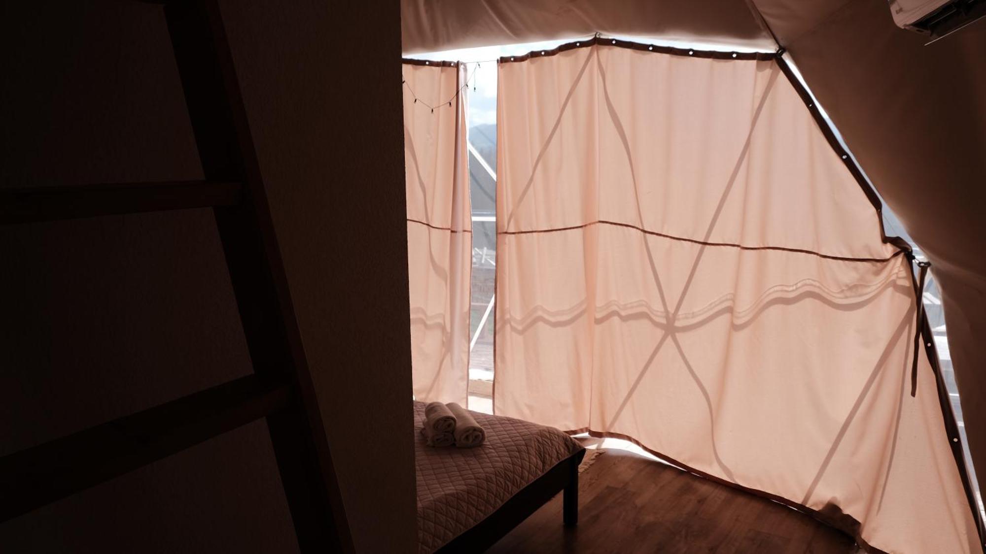 ホテル Глемпінг Де Вайб ボロフタ 部屋 写真